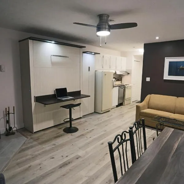 Magog Waterfront Studio 106, hotel v destinaci Magog-Orford