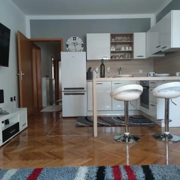 Apartment Sve u 5 minuta, hotel in Zadar