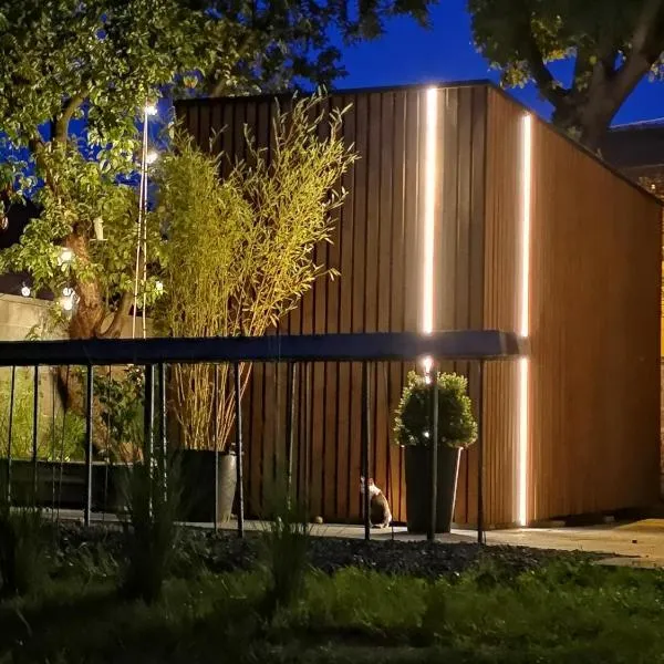 #outofboxproject tiny-home and garden house, khách sạn ở Timişoara
