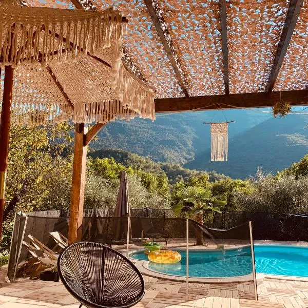 2P au coeur des montagnes avec piscine chauffée, hotel v destinaci Puget-Théniers