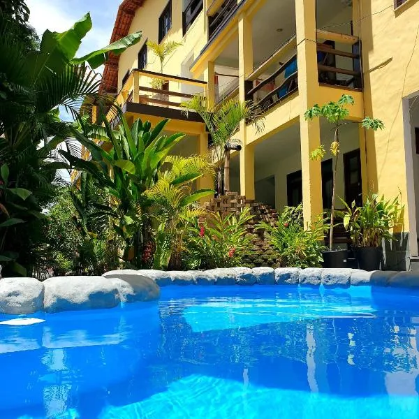 Aparthotel BahiaTropical, готель у місті Канавіейрас