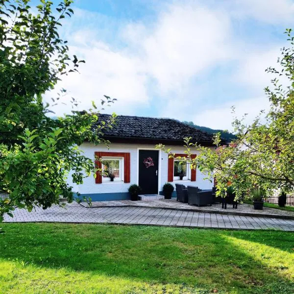 Ferienhaus Neumann, hotel v destinaci Kinding