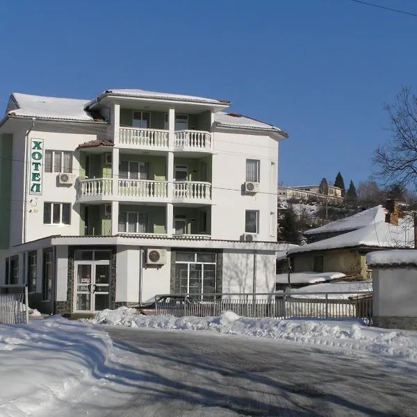 Karadzhovy Guest House, hotell i Kalofer