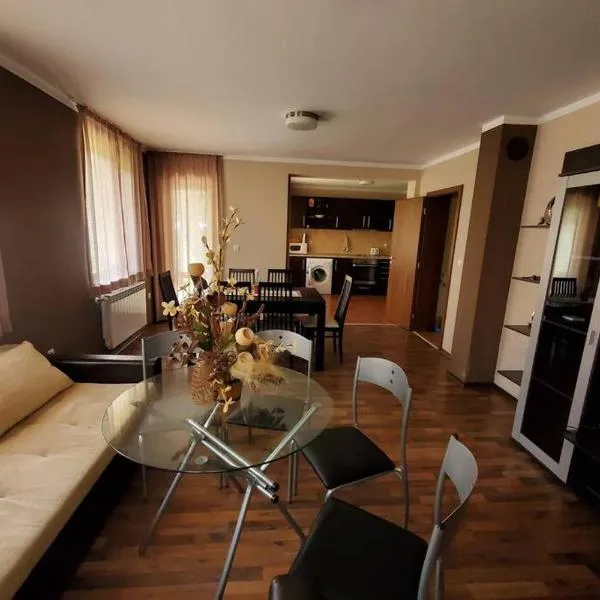 Двете къщи в планината, hotel in Beli Osŭm
