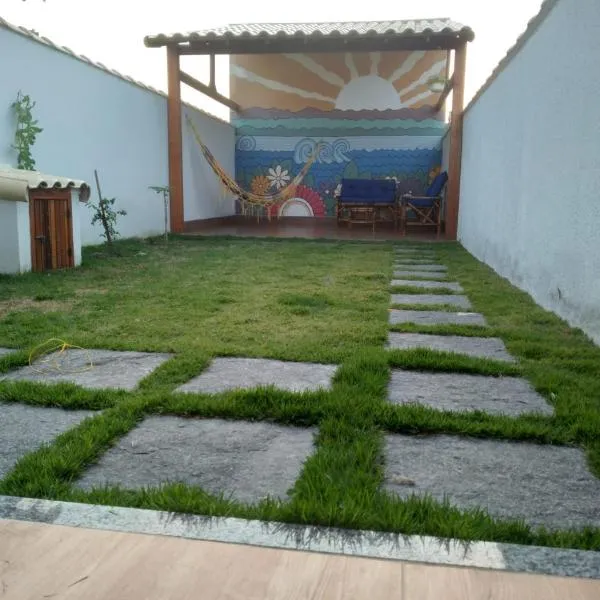Casa com Jardim na Praia de Guaratiba, Maricá, Hotel in Maricá