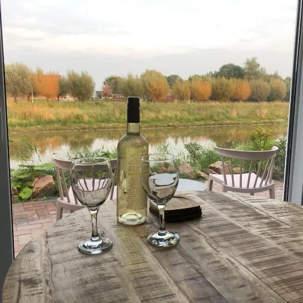 B&B Snurk Stiens, fijn verblijf aan open vaarwater, hotel v destinaci Stiens