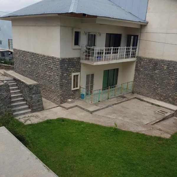 Bhurban 2bed townhouse with a lawn, hôtel à Bhurban
