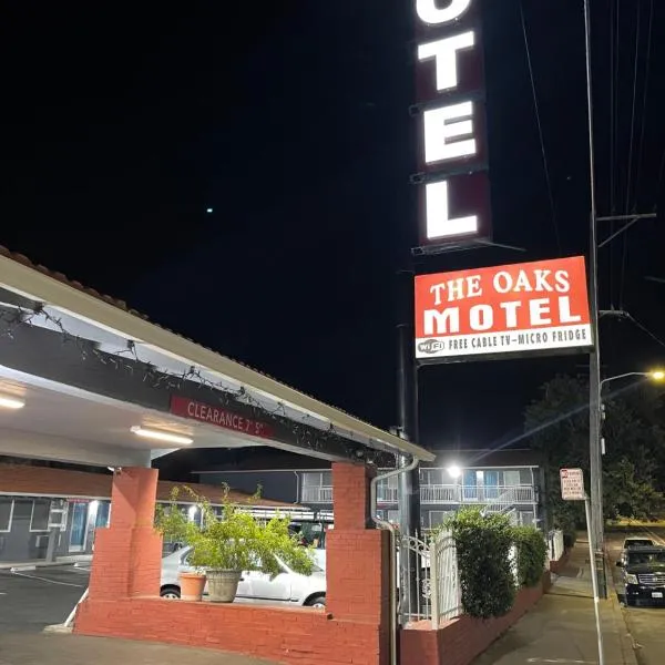 The Oaks Motel、Moragaのホテル