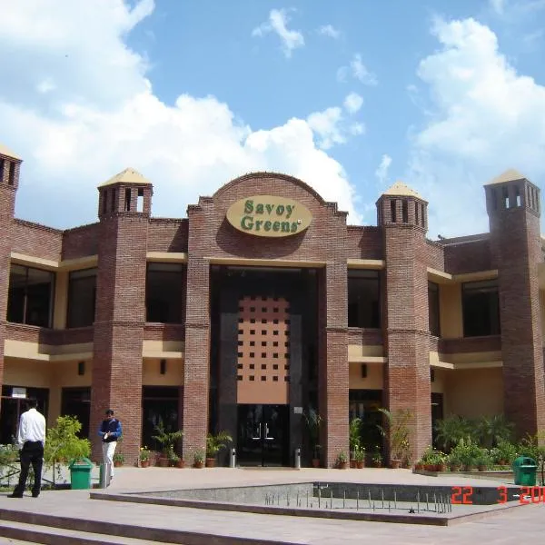 Savoy Greens Karnal, hotel in Nīsang