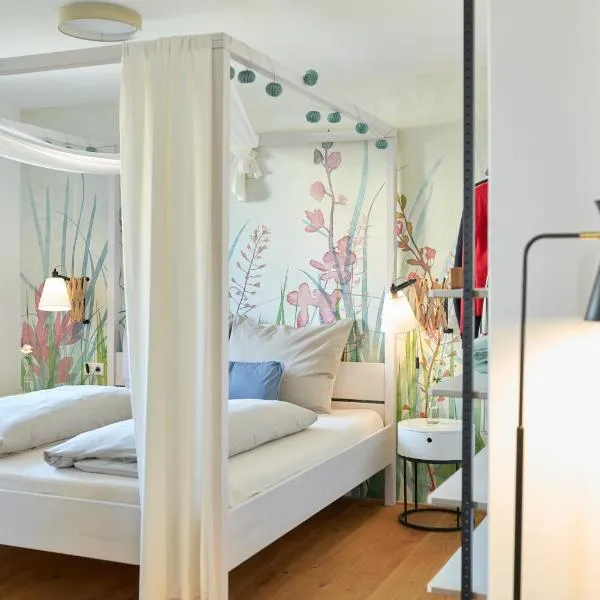 Rotes Haus Bregenz Garten Wohnung, hotel di Bregenz
