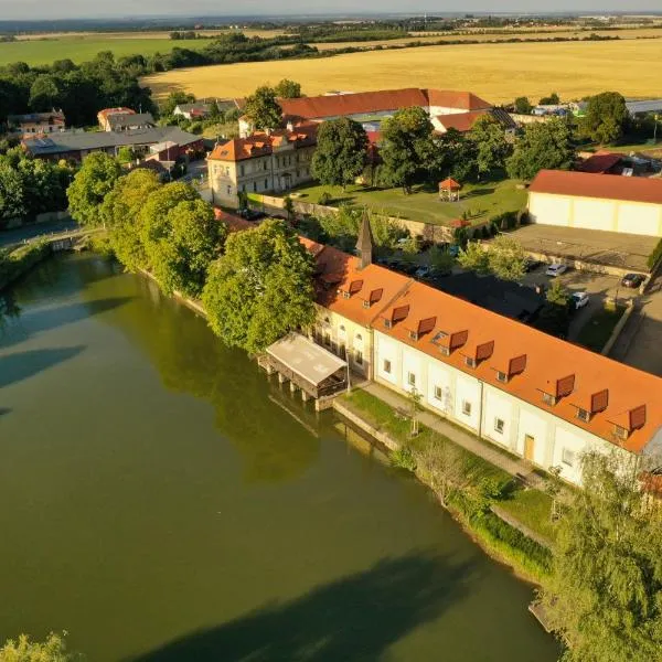 Hotel Čertousy, hotel in Nové Jirny