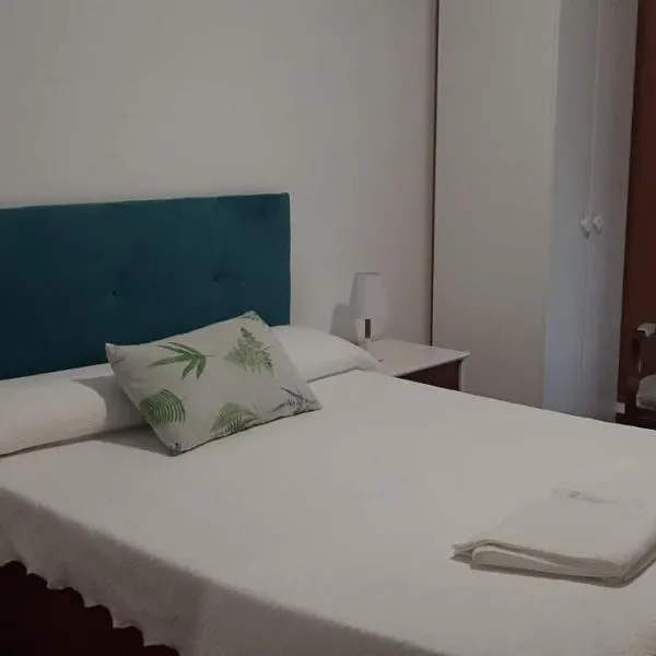 ALOJAMIENTO CASA LEÓN, hotell sihtkohas Santoña