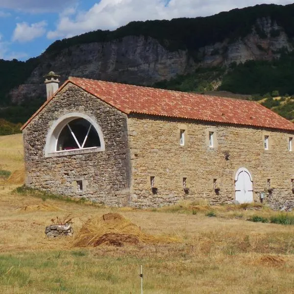 Chambre d'hôtes LES LOUVES, hotel in Lapanouse-de-Cernon