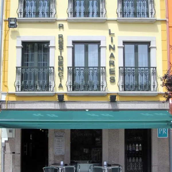 Hostal Linares, hotel v destinaci Ribadeo