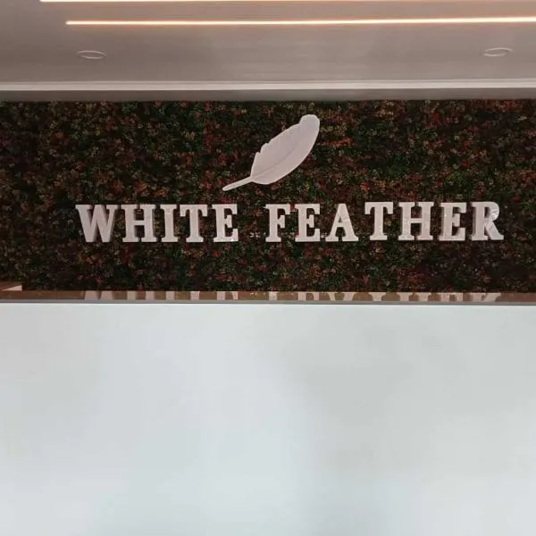 White Feather Resort Kauncha, hotel in Rudāna