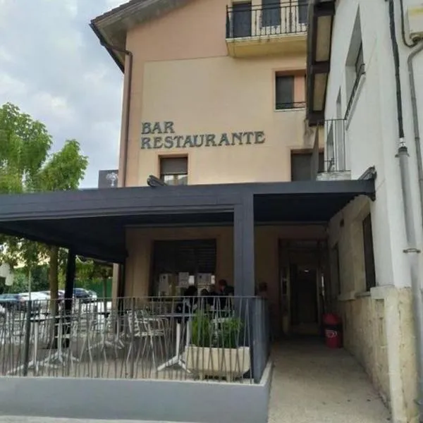 Hostal Restaurante Ibaisek, hotel v destinaci Zudaire
