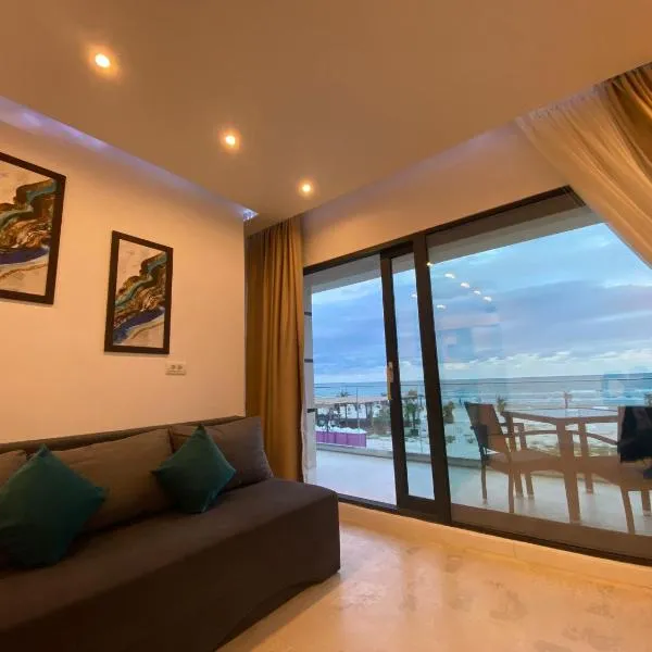 Apartament Ella front view、ママイア・ノルドのホテル