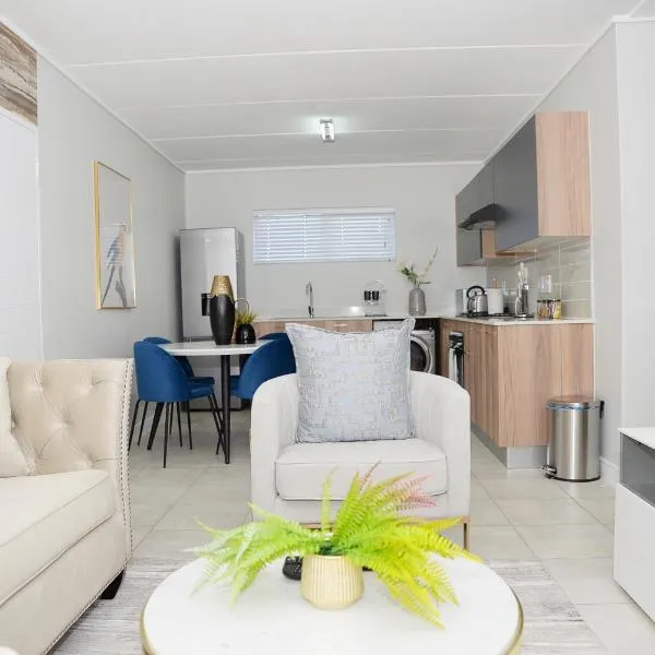 LuxAid Apartment, hotel in Sandown