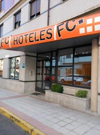 Apartahotel FC Catedral, hotel di Villaverde de Arriba