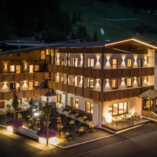 first mountain Hotel Ötztal、グリースのホテル