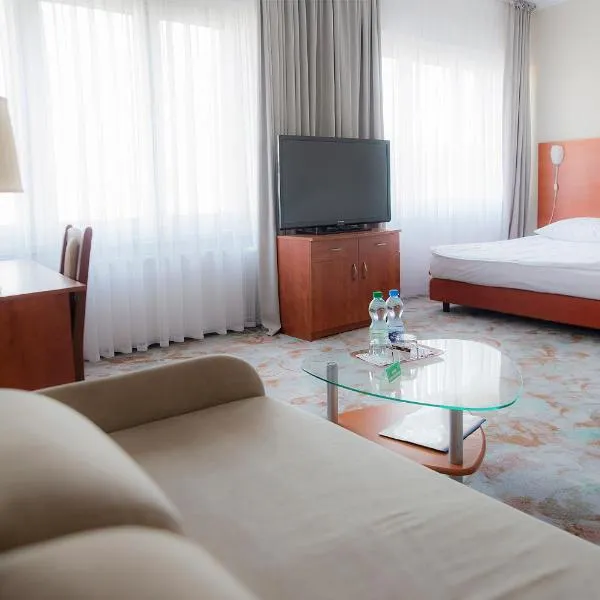 Hotel Włókniarz, hotel en Rzgow