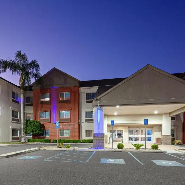 Holiday Inn Express & Suites - Tulare, an IHG Hotel, ξενοδοχείο σε Tulare