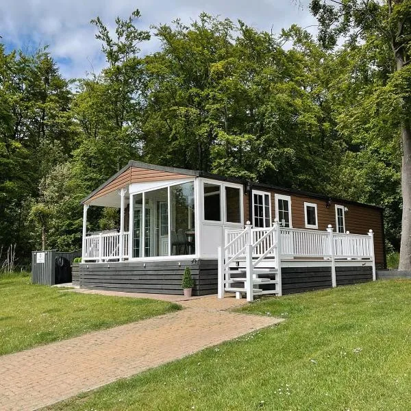 Percy Wood Lodges with Hot Tubs, hotel v destinaci Swarland