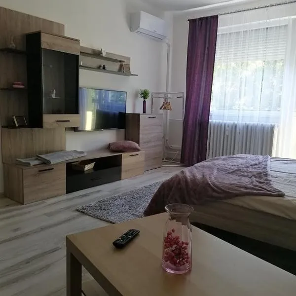 Petőfi Apartman Komló – hotel w mieście Komló