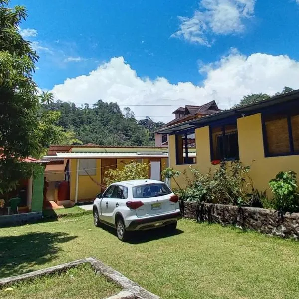 Conrado's Guesthouse B&B, hotell sihtkohas Las Avispas