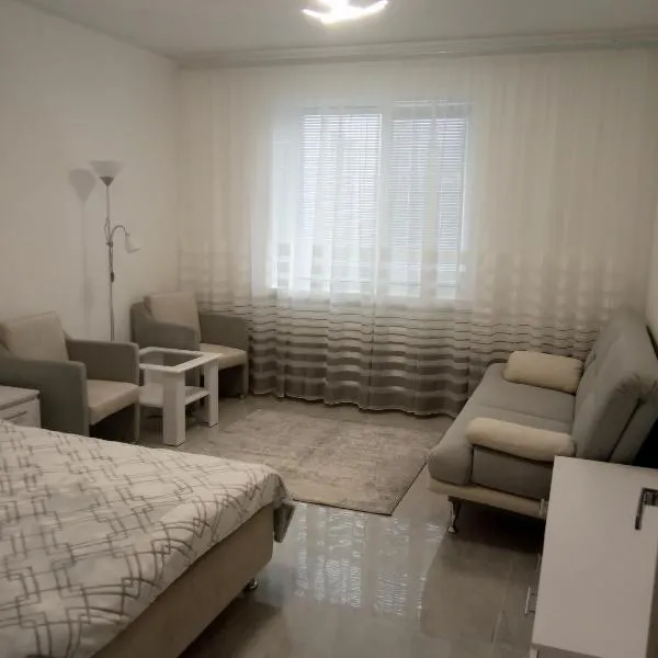 Modern fresh-new appartment near the park Sofievka, hotel v mestu Umanʼ