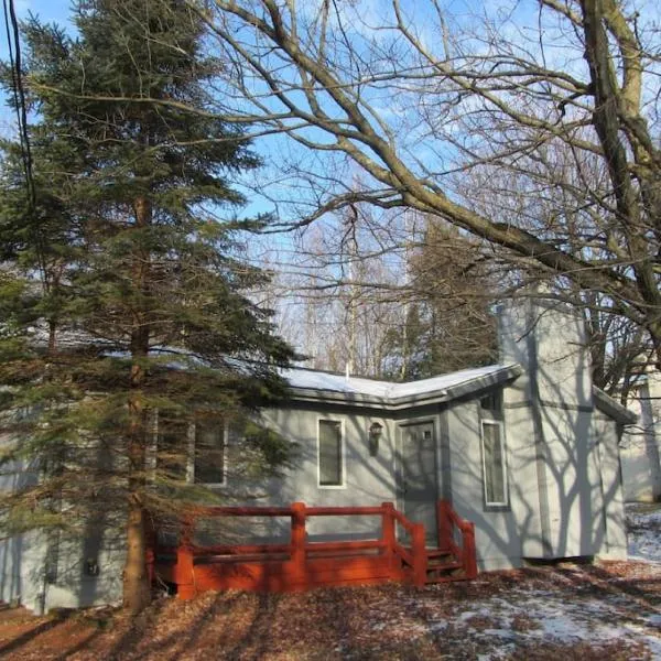 Cozy Pocono Cottage near Jack Frost Jim Thorpe, hótel í Lehighton