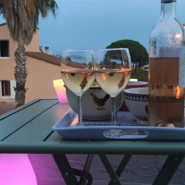 Suite avec tropezienne vue mer, hotel v destinaci Hyères