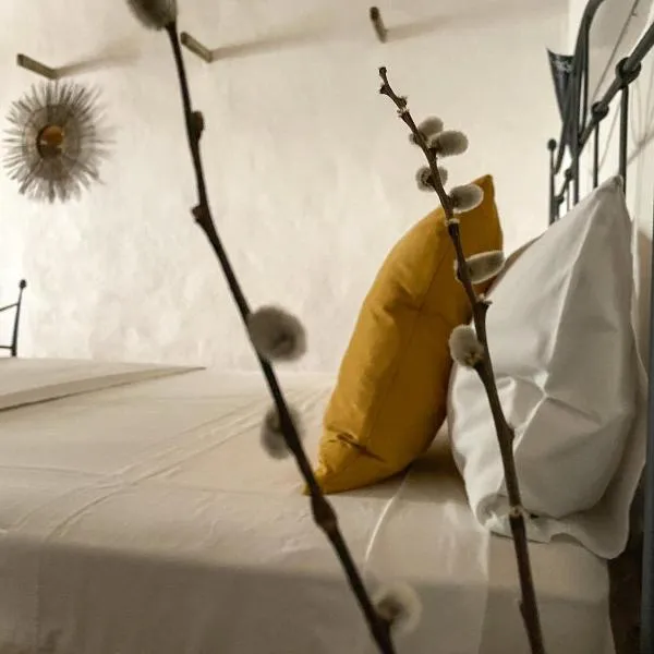 Is Scabas Guestrooms, hotel v destinaci Solarussa