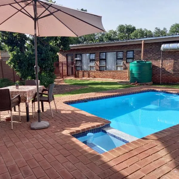 White Rose Guest House, hotel v destinaci Vanderbijlpark