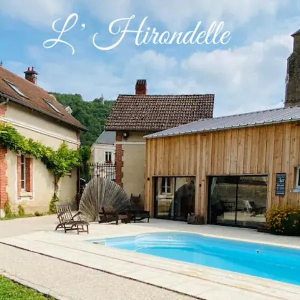 Pool house-L'hirondelle de Sermizelles- grand jardin, calme et nature aux portes du Morvan, hotell i Arcy-sur-Cure