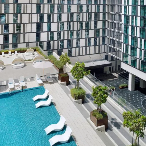 Staybridge Suites Dubai Al-Maktoum Airport by IHG โรงแรมในดูไบ