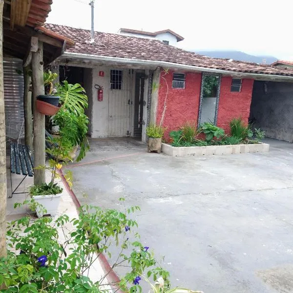 Hostel Canto da Praia São Sebastião - próximo ao enrocamento Caraguatatuba, מלון בסאו סבסטיאו
