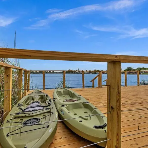 SuperVilla - Lakefront - Sunsets, Kayaks, Grill, hotel v mestu Fort Lauderdale