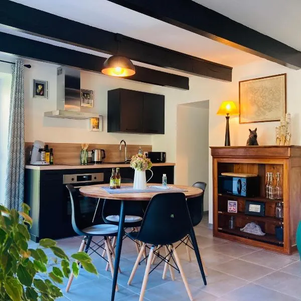 Charmante petite maison rénovée, hotel em Quistinic