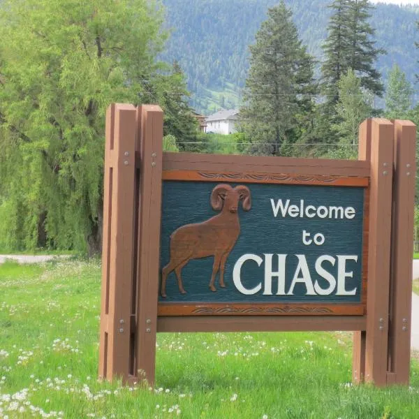 Chase Country Inn, hotel en Sun Peaks