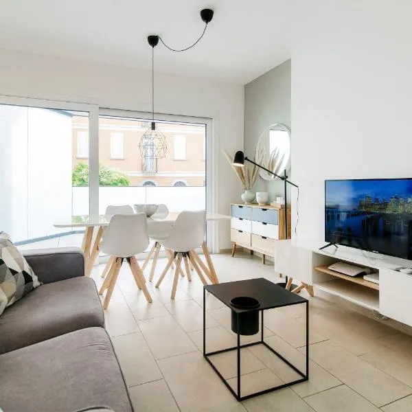 브리사고에 위치한 호텔 Brissago 3 by Quokka 360 - romantic one-bedroom flat with large terrace