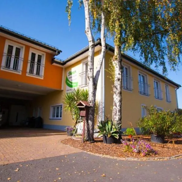 Pension Diener, hotel v destinaci Naußlitz