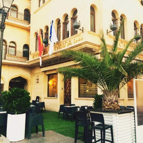Hotel Juan Carlos I, hotel Villarrobledóban
