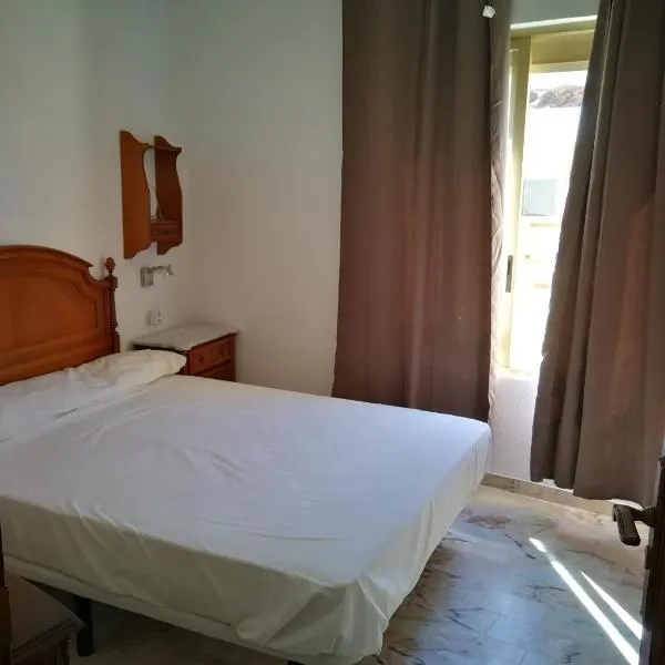Habitación piso compartido Alquiler por temporada NO Turistico, hotel em Benidorm