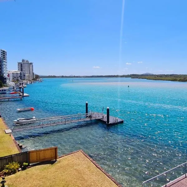 Wharf Lodge River View Apartment, hotel in Maroochydore