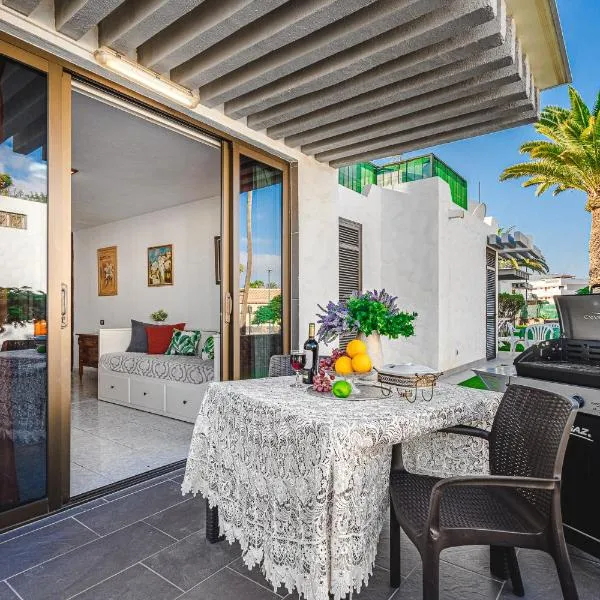 BUNGALOW -2 minute from the beach., hotel em Playa de las Americas