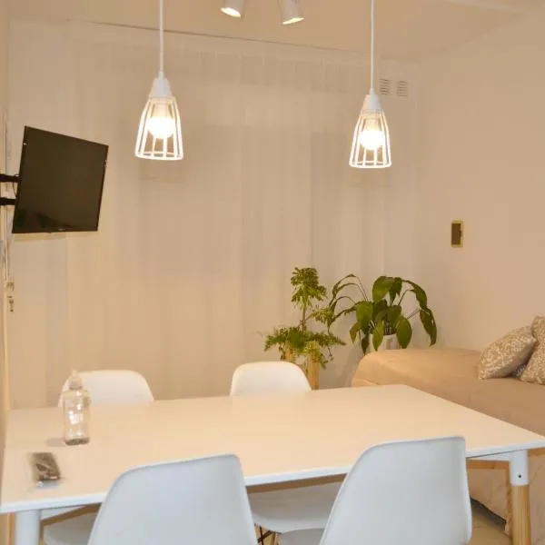 RIO 3 Departamento temporario con cochera، فندق في فيلا ماريا