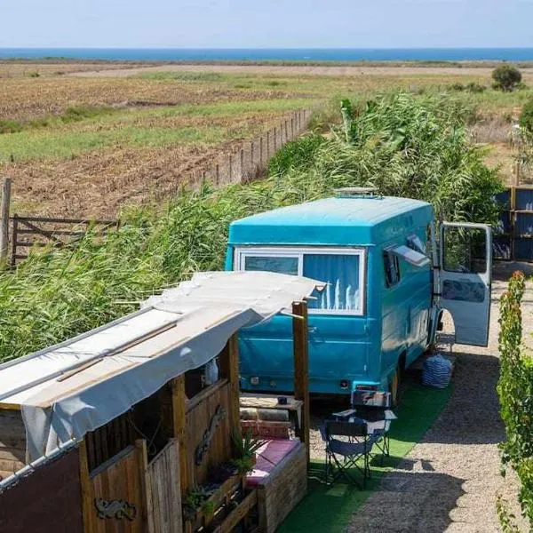 JABUTI Autocaravana con porche y aparcamiento, hotel in Cádiz