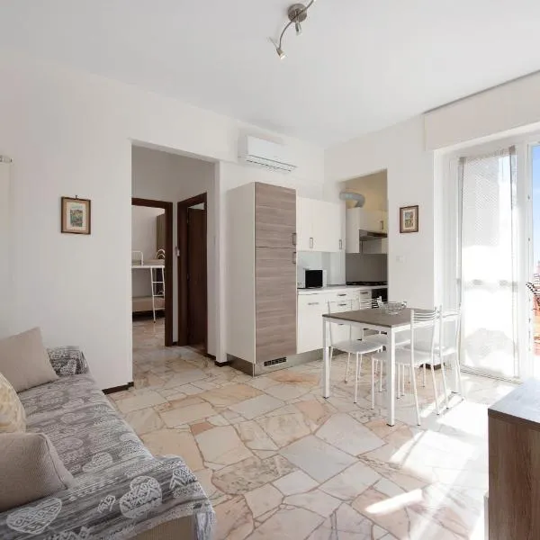 Bilocale Corosu con 2 balconi, hotel in Varazze