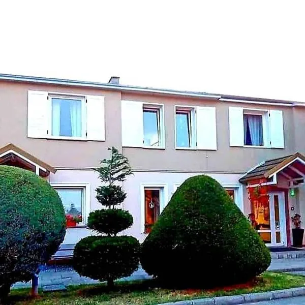 Hotel i Restauracja ABIS, hotel v destinaci Dlugopole-Zdrój